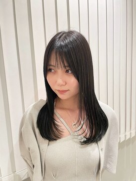 ケリーアン 太田(kelly.un) ミディアムレイヤー / くびれミディアム / ブルーブラック