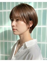 毛先まで計算された、大人のワンランク上のシルエット美人ボブ