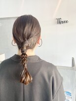 スリー(Three)&nbsp;【Three/萩原/高城/牧】タイトな編みおろしローポニー