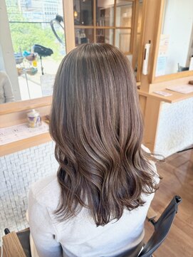 スタイル 袋町(STYLE) ミディアムレイヤー ハイライトカラー 白髪ぼかしハイライト