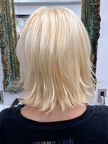 ルネラトーキョー(RUNERA TOKYO) ウルフカット ハイトーン 外ハネ 抜きっぱなし
