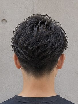 バーバーバー ナカノ(BARBER BAR NAKANO) 30代 40代 センターパート×ニュアンスパーマ