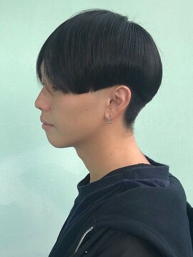 ブリランチン アイチダイガクマエ(Brilliantine Aichidaigakumae) お洒落でモードなセンターパートヘア