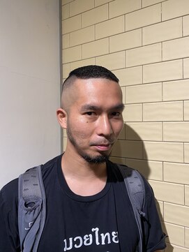 タケシズバーバー(BARBER) アイロンパーマハイスキンフェード