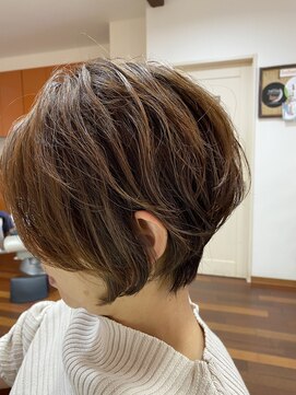 ラ ヴィナチュレル(La vie neturelle) 大人ショートボブ・前下がり