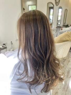 ラテ ヘア リリィ(latte hair lily) 大人可愛い/ハイライト/バレイヤージュ