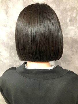 ランダ(LANDA.) 前下がりボブ×切りっぱなし