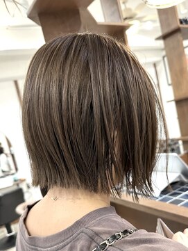 ルイ(ROUIS produced by LUCK 津田沼) ROUIS 津田沼　切りっぱなし　ボブ　軽め