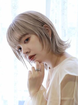 ミリ 北千住(millit) ショートウルフレイヤー/ホワイトベージュ