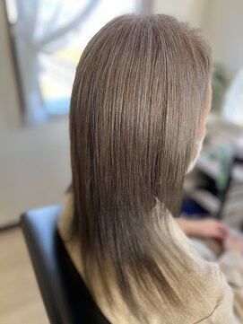 コア フィール ア デイ(COIFFURE A DAY) 【シルバーアッシュカラー】M3D髪質改善メニュー