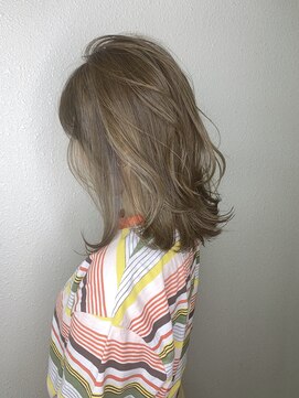 ジーナ バイ アルティナ(Dina by artina) レイヤーボブ×ミルクティベージュ 【Dina立川】