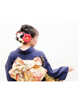 成人式当日の着付け,ヘアセット,メイクのご予約も随時承っております！可愛いハンドメイド飾りもご用意♪