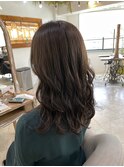 オリーブベージュ