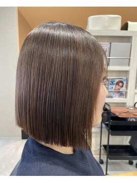 ヨロ(YoLo.) ぱつっとショートボブ