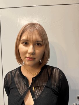 モナン 渋谷(Monan) ハイトーンボブ 切りっぱなし ミルクティーベージュ