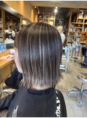 透明感ベージュ◎ハイライト切りっぱなしミニボブ小顔効果