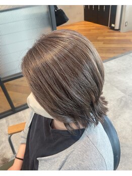 Schonell【シェーネル】【 4月1日 NEW OPEN(予定)】の写真/2026年4月OPEN◆白髪ぼかしハイライトで「隠さず活かす」!インナーカラーで遊び心をプラスして垢抜けヘア