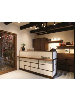 歴史ある建物をサロンにリノベーションした和空間。落ち着いて施術を受けたい方にぴったり◎髪質改善も♪