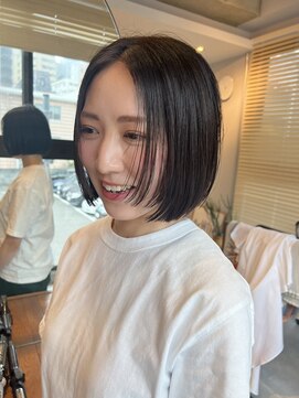 ワール(whirl.) 前上がりボブグレージュカラーシルキーベージュ大人かわいい