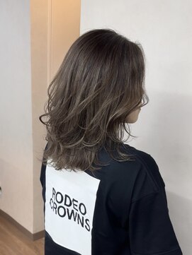 ヴィフ 大船(VIF) 白髪ぼかし脱白髪染めレイヤーカットくびれヘアカットハイライト