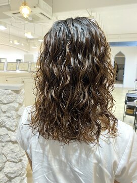 アンジュベイナハ (Ange Bay NAHA) ミディアム×スパイラルパーマ