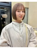 切りっぱなしボブ小顔カットグレージュミルクティ