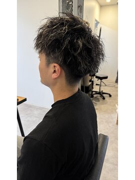 ナンバー(number+) 20代30代メンズツイストスパイラルパーマホワイトメッシュ