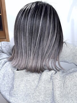 ブレイズヘアー(BLAZEhair) コントラストホワイトシルバーバレイヤージュ×ブリーチ2回