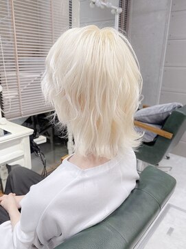 メンズミディアムウルフヘア/ブロンドカラー