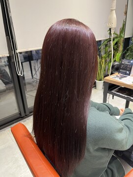 シオ 流山おおたかの森(Sio) 艶ボルドー系レッド系カラー