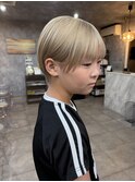 ショートボブ　ホワイトベージュ