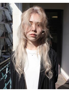 オーオシカシカスペース(OOO YY Space) ホワイトブロンド/ホワイトベージュ