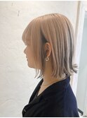 ホワイトピンク×アンブレラカラー×切りっぱなしボブ