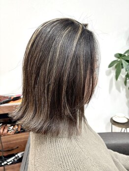 アンテナ(ANTENNA)の写真/ただ"染めるだけ"の白髪染めは卒業しませんか？グレイヘアだからこそ楽しめる大人のお洒落をANTENNAで◇