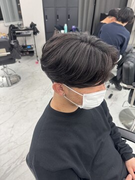 ハイプ 三宮(HYPE) センターパート／フェザーショート／カルマパーマ／黒髪/韓国