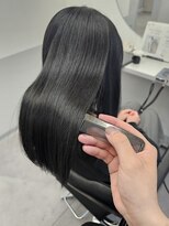 トッカ 茨木(tocca)&nbsp;「“クセ毛だから…”を卒業。湿気も怖くない髪質に変える」