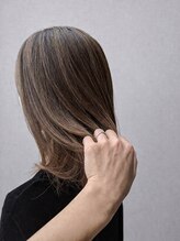 ブリーチカラーでもダメージを抑えながら透明感と柔らかさを叶える艶カラーをご提案
