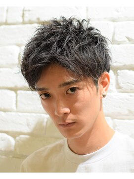 クオンヒール(QUON HEAL) 刈り上げピンパーマアップバング  r