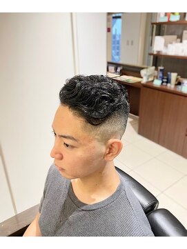エヌドットバーバー ギンザ(N.BARBER GINZA) フェード/バーバースタイル/七三分け