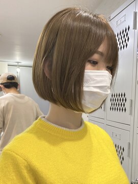 エリマ 調布(elima) 透明感ベージュ ミニボブ 前下がり イルミナカラー アッシュ