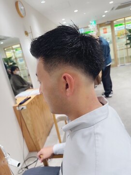 チェレ ロッソ 金剛店(Chere rosso) サラリーマンでも出来るフェードカット/スッキリメンズショート