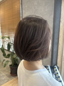 エレノア 越谷(Eleanor) 透明感白髪ぼかし/レイヤーボブ/乾かすだけ/内巻き【RIE】