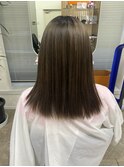 オリーブベージュ