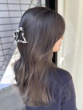 アマトウキョウスマートサロン(AMA TOKYO×Smart Salon) ヘーゼルベージュ　ブリーチなし　レイヤーカット　海外風