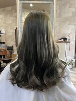 ハコ(H.A.Co) ブリーチなしオリーブカラーです。