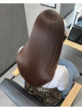 フィガロ バイ テイラー(FIGARO by Taylor) 髪質改善で叶う圧倒的な艶ロング。しっとりまとまる美髪へ