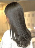 ツヤ感たっぷりワンカラーのロングレイヤー