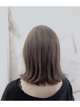ジーナ セントラル銀座(Zina) [切りっぱなしボブ  ×  透明感グレージュカラー]
