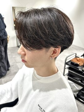 ヒュイル バイ ニアウ(Hwyl by Niau) メンズマッシュセンターパートスパイラルパーマニュアンスパーマ