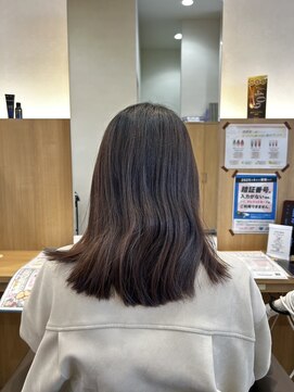 ウイバイファースト(u'i by first) まとまりが良く、落ち着いた印象の、ベーシックなボブスタイル